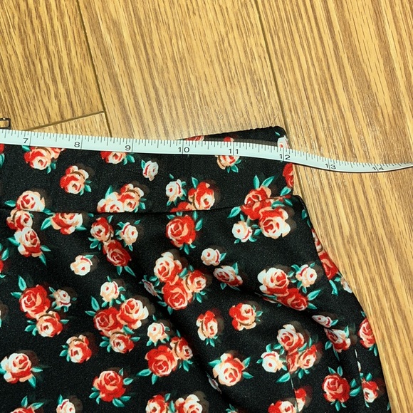 Beautiful skirt-great quality. Comfy as it as great stretch! Nice zipper in back - Picture 7 of 7